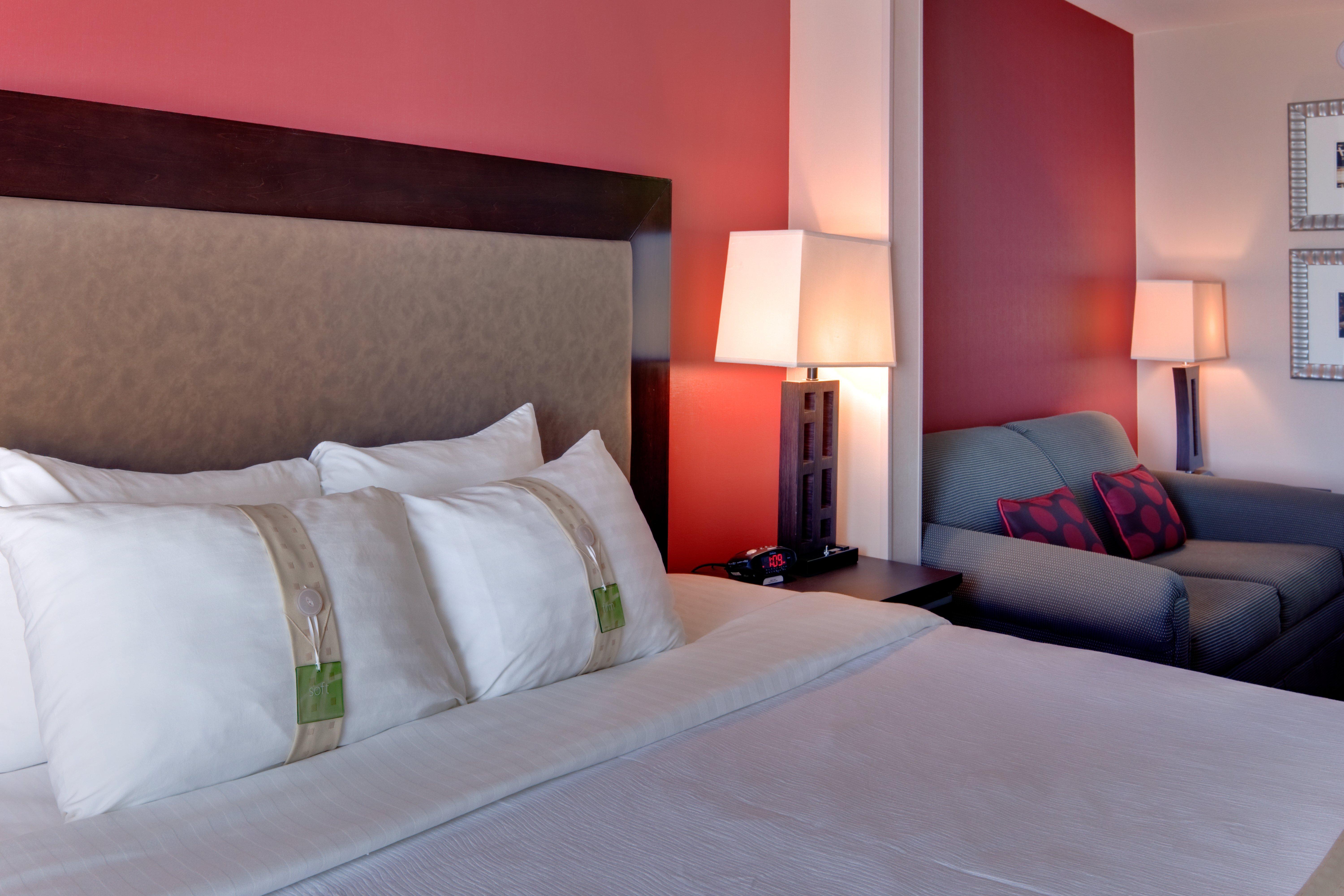 Holiday Inn & Suites Bakersfield By Ihg Room photo