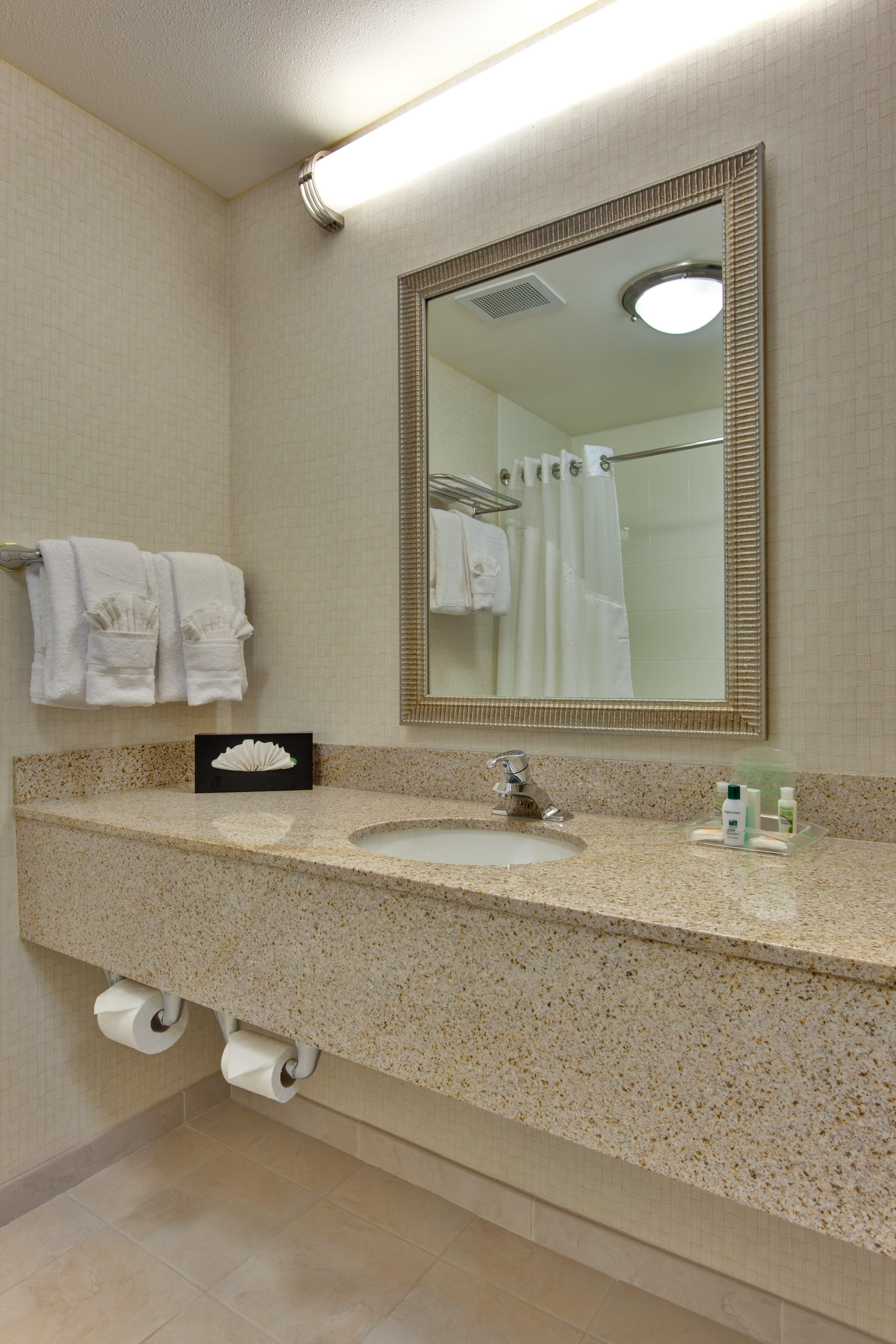 Holiday Inn & Suites Bakersfield By Ihg Exterior photo