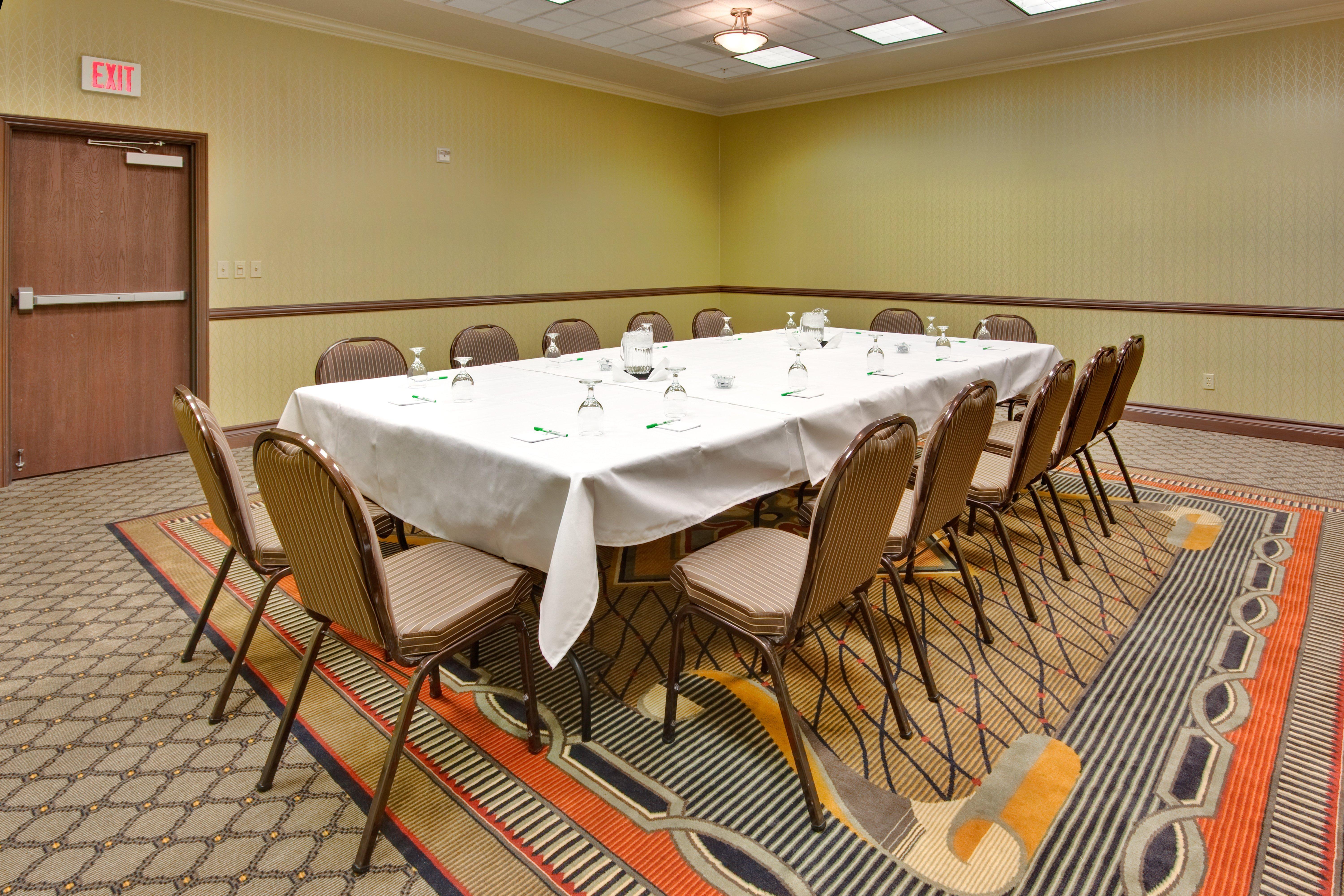 Holiday Inn & Suites Bakersfield By Ihg Exterior photo