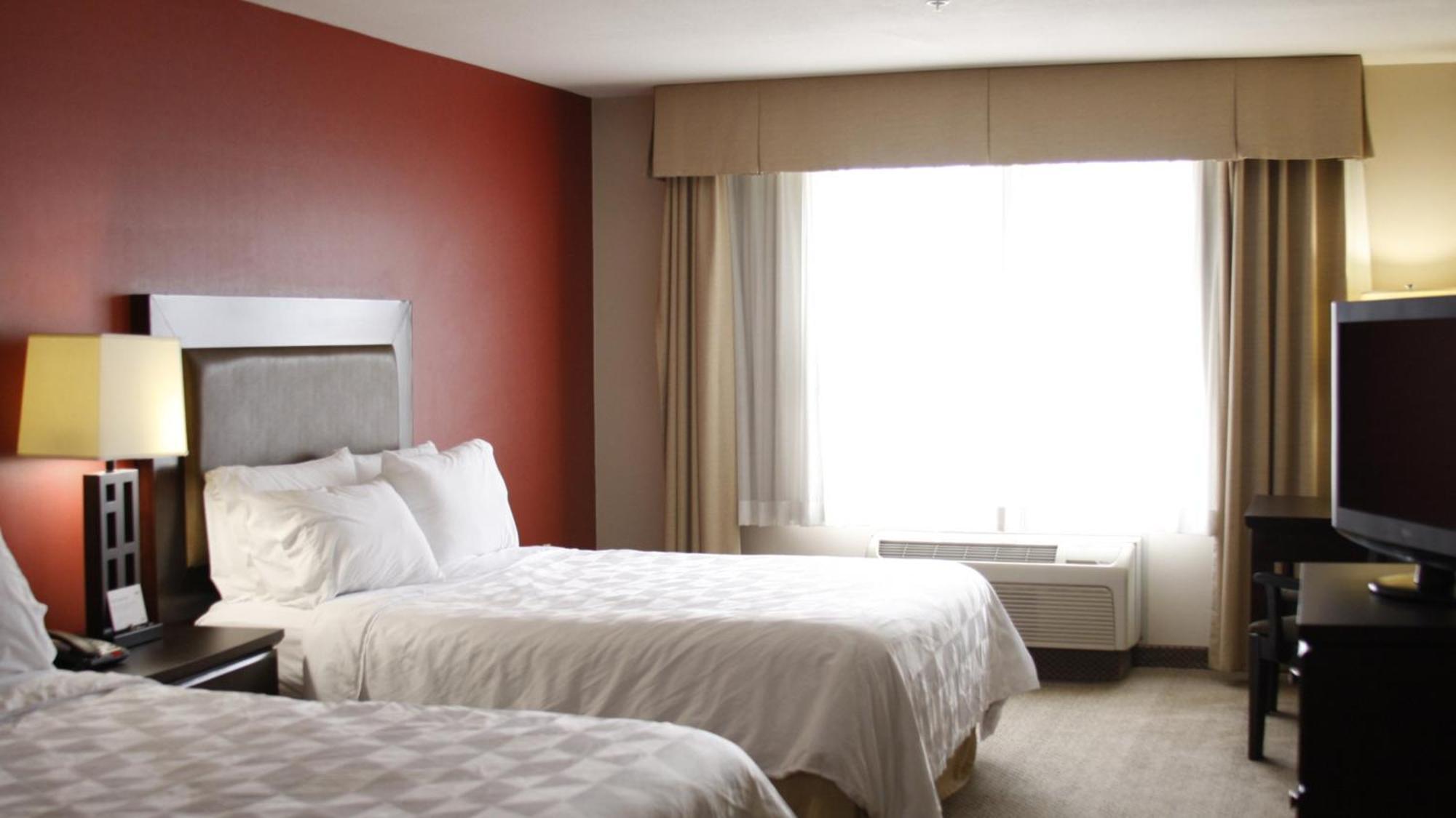 Holiday Inn & Suites Bakersfield By Ihg Exterior photo