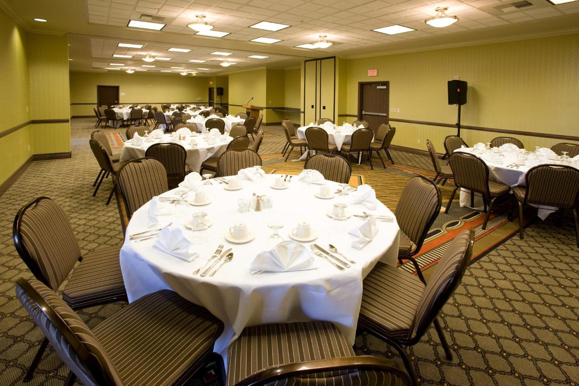 Holiday Inn & Suites Bakersfield By Ihg Exterior photo