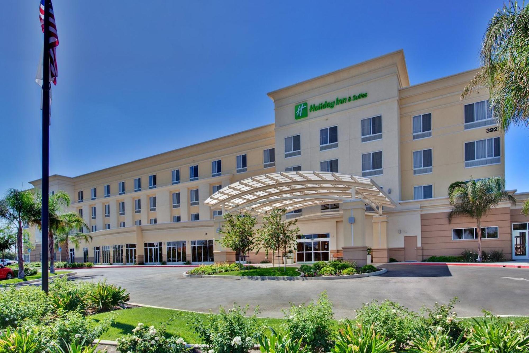 Holiday Inn & Suites Bakersfield By Ihg Exterior photo
