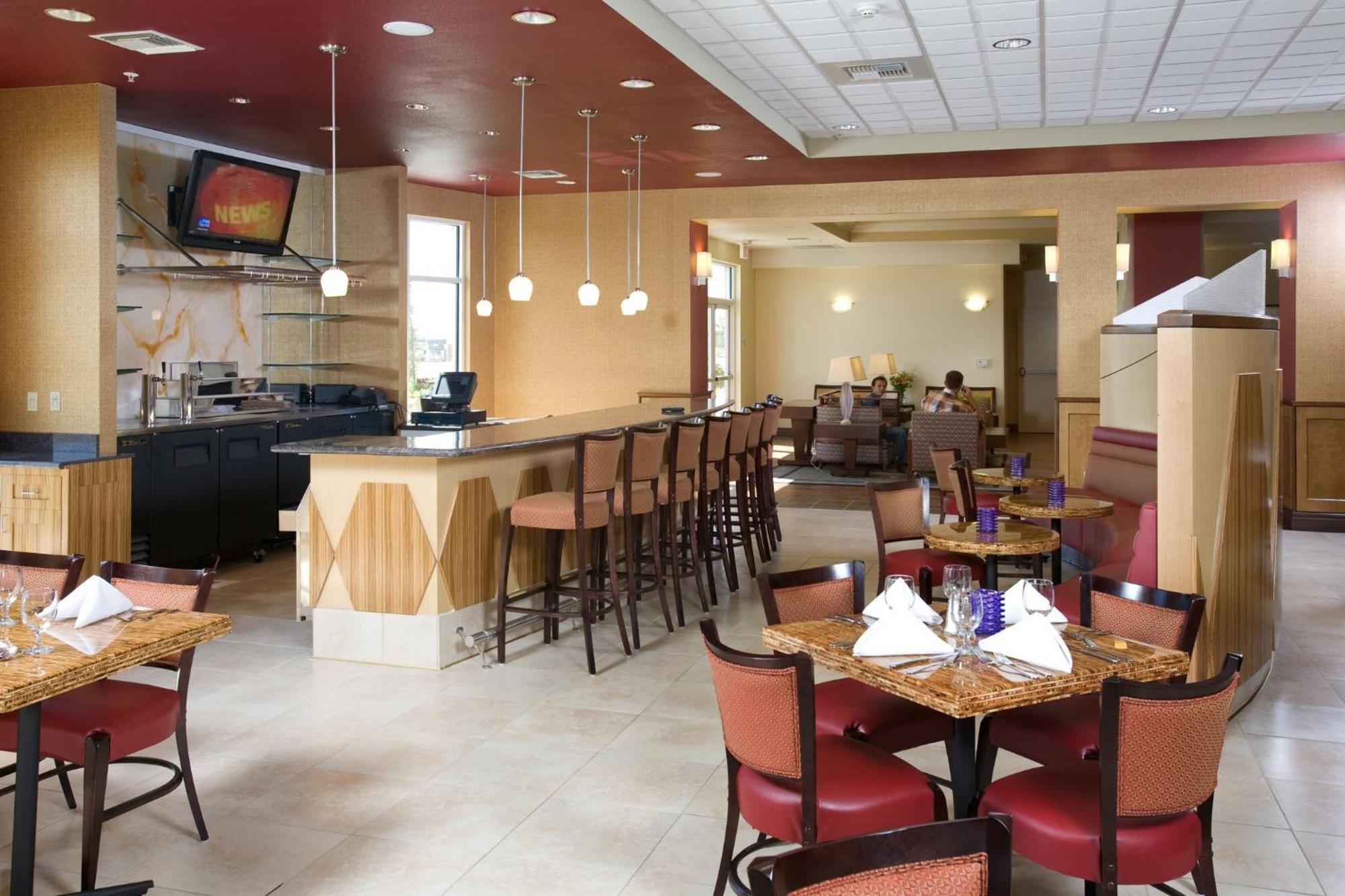 Holiday Inn & Suites Bakersfield By Ihg Exterior photo
