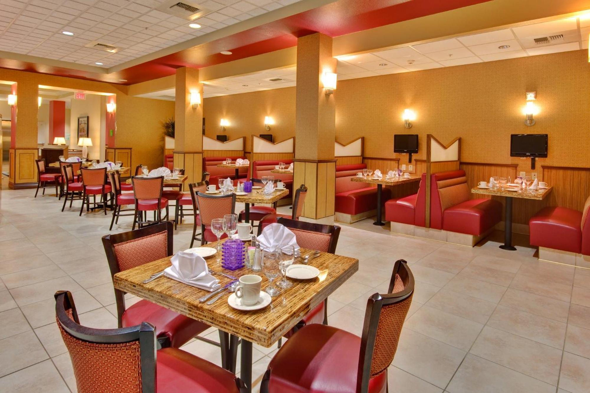 Holiday Inn & Suites Bakersfield By Ihg Exterior photo