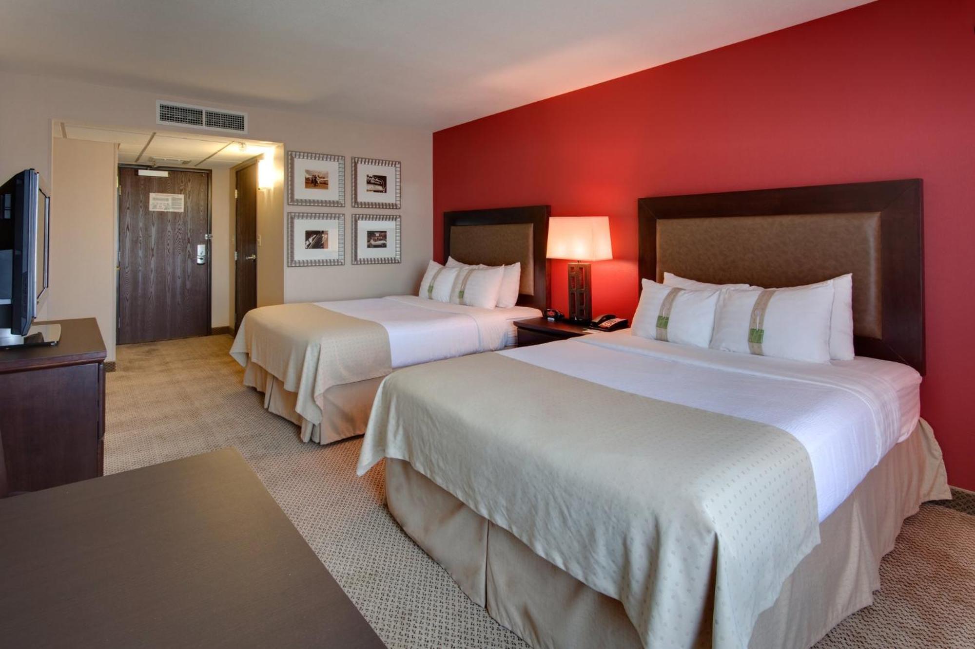 Holiday Inn & Suites Bakersfield By Ihg Exterior photo
