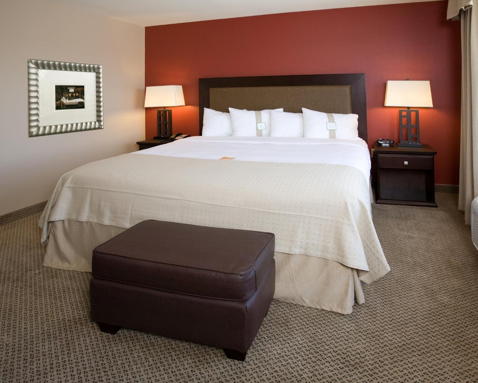 Holiday Inn & Suites Bakersfield By Ihg Exterior photo